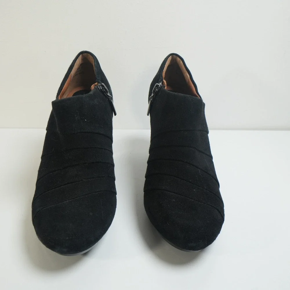 Clarks Artisan Ankle Boots Women‎ 7M Black Suede Pleated Ruched Block Heel Zip